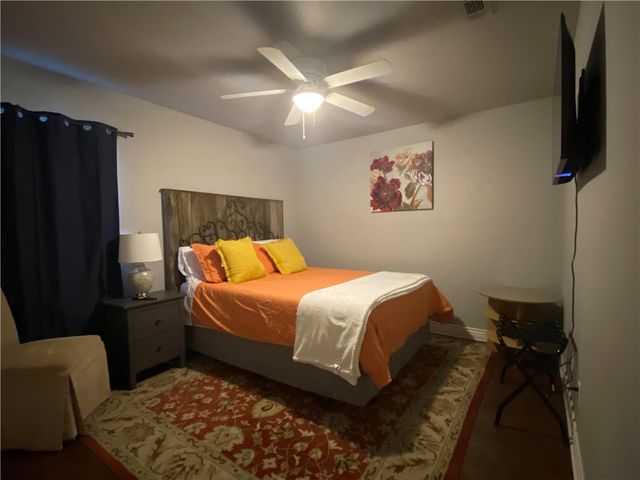 1903 W Countryside Lane, Rogers, AR 72758