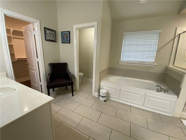 1903 W Countryside Lane, Rogers, AR 72758