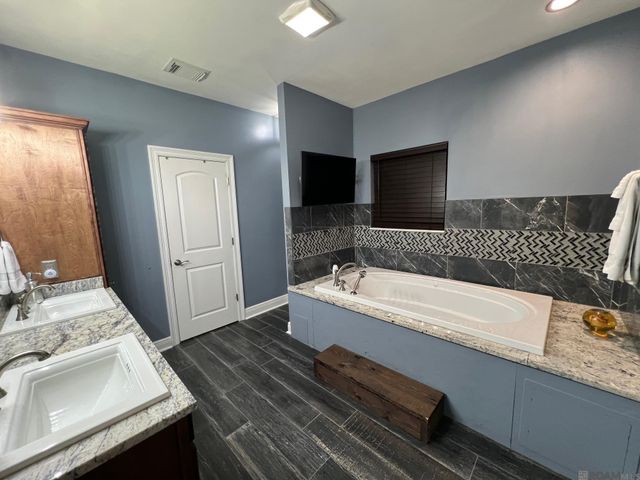 1353 Cedar Trail Ave, Zachary, LA 70791