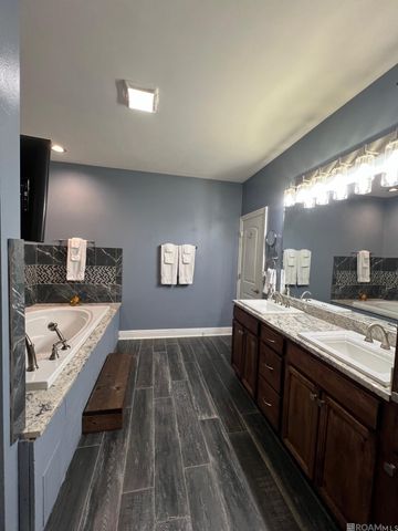 1353 Cedar Trail Ave, Zachary, LA 70791