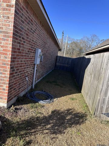 1353 Cedar Trail Ave, Zachary, LA 70791