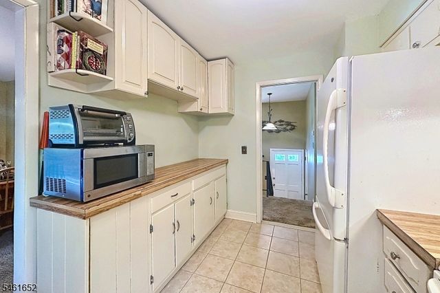 9 Barton Ln, Hopatcong Boro, NJ 07843
