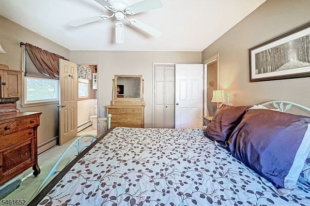 9 Barton Ln, Hopatcong Boro, NJ 07843