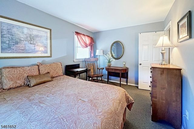 9 Barton Ln, Hopatcong Boro, NJ 07843