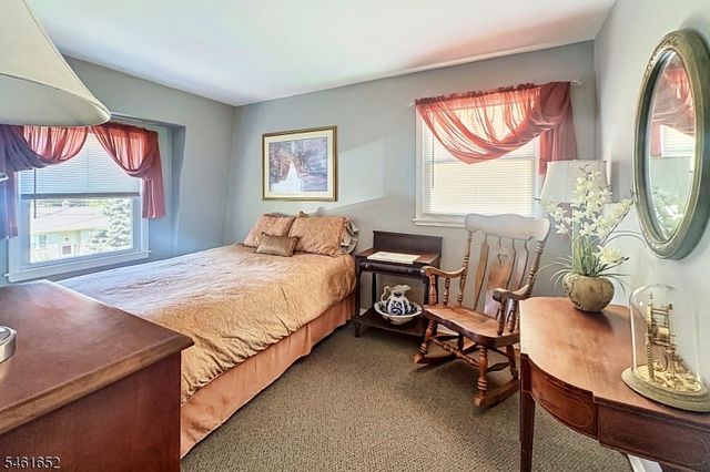 9 Barton Ln, Hopatcong Boro, NJ 07843