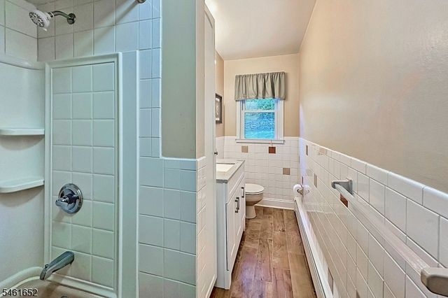 9 Barton Ln, Hopatcong Boro, NJ 07843