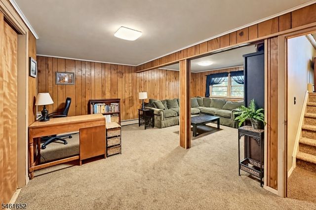 9 Barton Ln, Hopatcong Boro, NJ 07843
