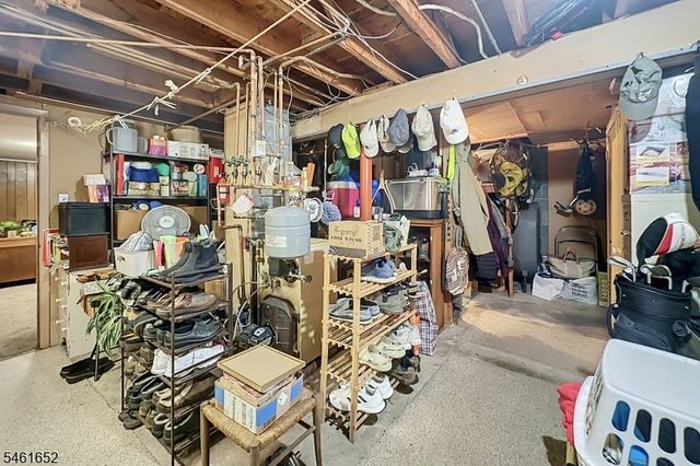 9 Barton Ln, Hopatcong Boro, NJ 07843