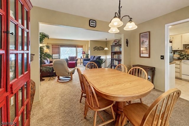 9 Barton Ln, Hopatcong Boro, NJ 07843