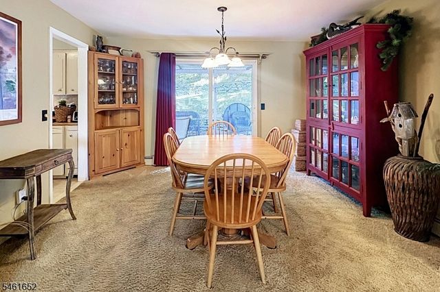 9 Barton Ln, Hopatcong Boro, NJ 07843