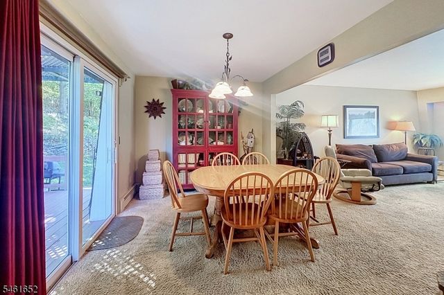 9 Barton Ln, Hopatcong Boro, NJ 07843