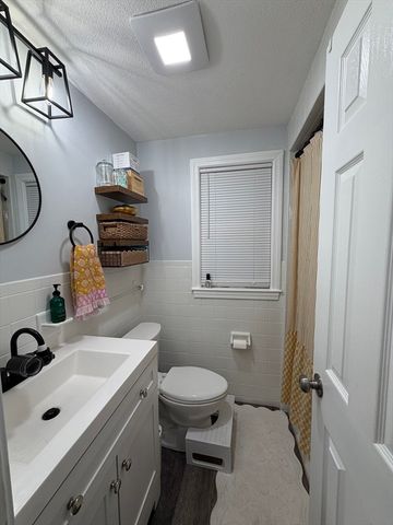 10 Rockwell Ter 1, Malden, MA 02148