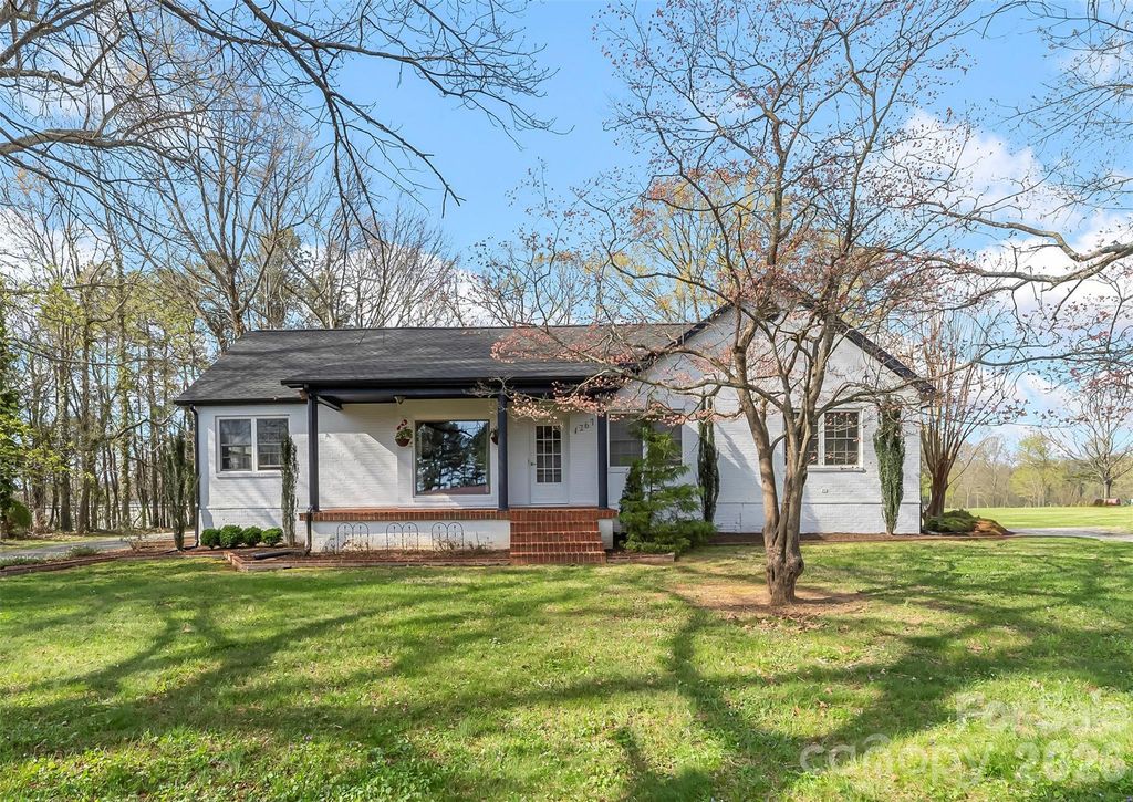 4267 County Home Road, Conover, NC 28613