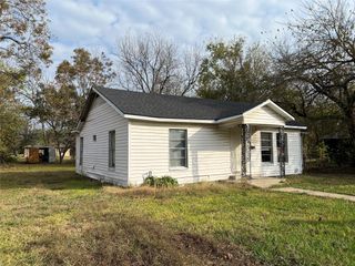 457 E James Street, Wills Point, TX 75169