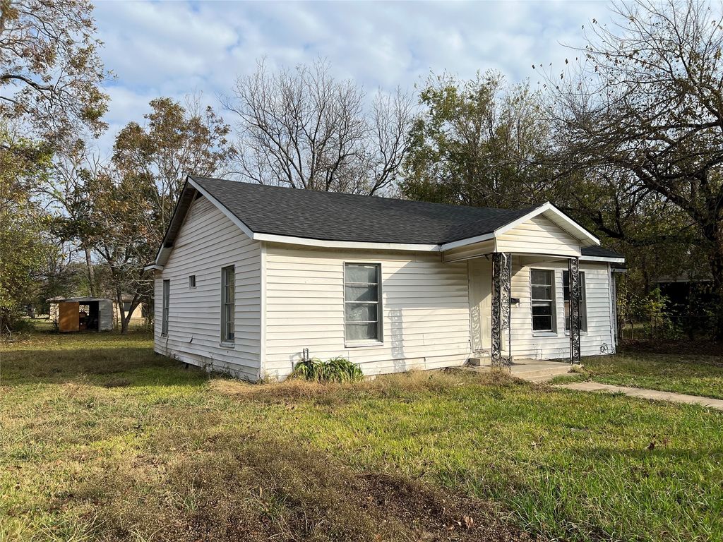 457 E James Street, Wills Point, TX 75169