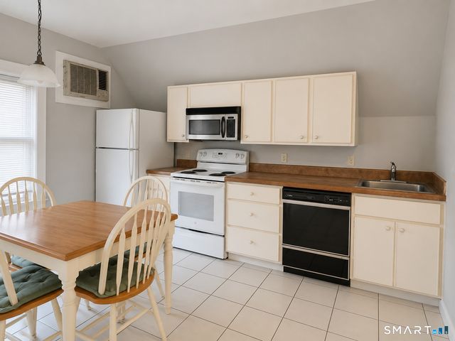 122 Atwater Street 3, New Haven, CT 06513