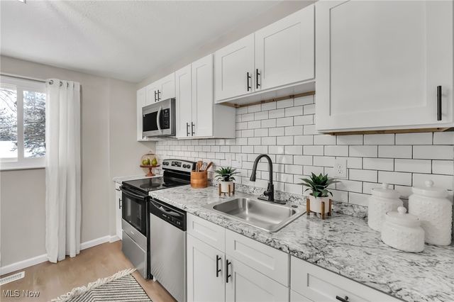 1028 Sherwood Drive, Macedonia, OH 44056