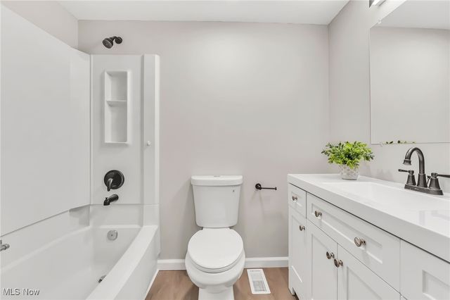 1028 Sherwood Drive, Macedonia, OH 44056