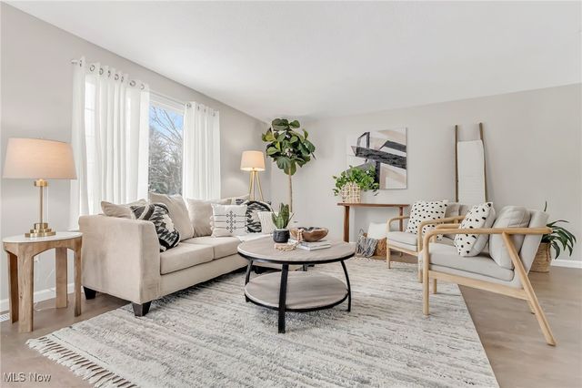 1028 Sherwood Drive, Macedonia, OH 44056