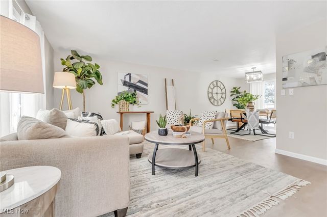 1028 Sherwood Drive, Macedonia, OH 44056