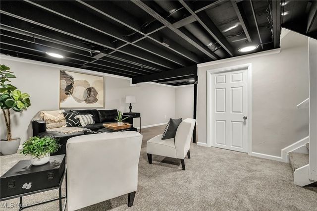 1028 Sherwood Drive, Macedonia, OH 44056