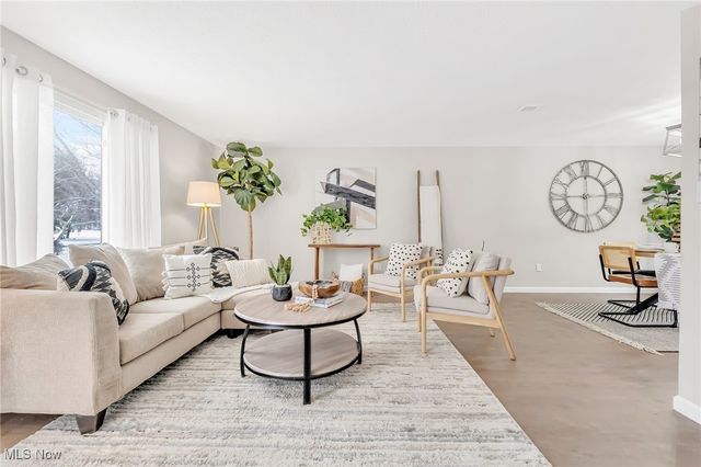 1028 Sherwood Drive, Macedonia, OH 44056