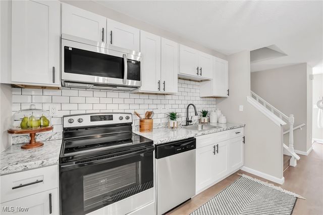 1028 Sherwood Drive, Macedonia, OH 44056