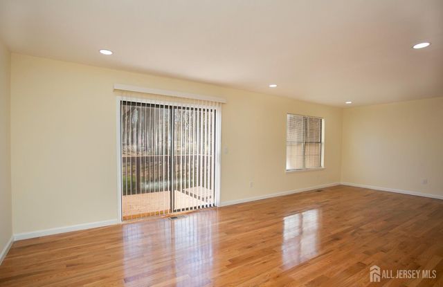 7 Cactus Court, Edison, NJ 08820