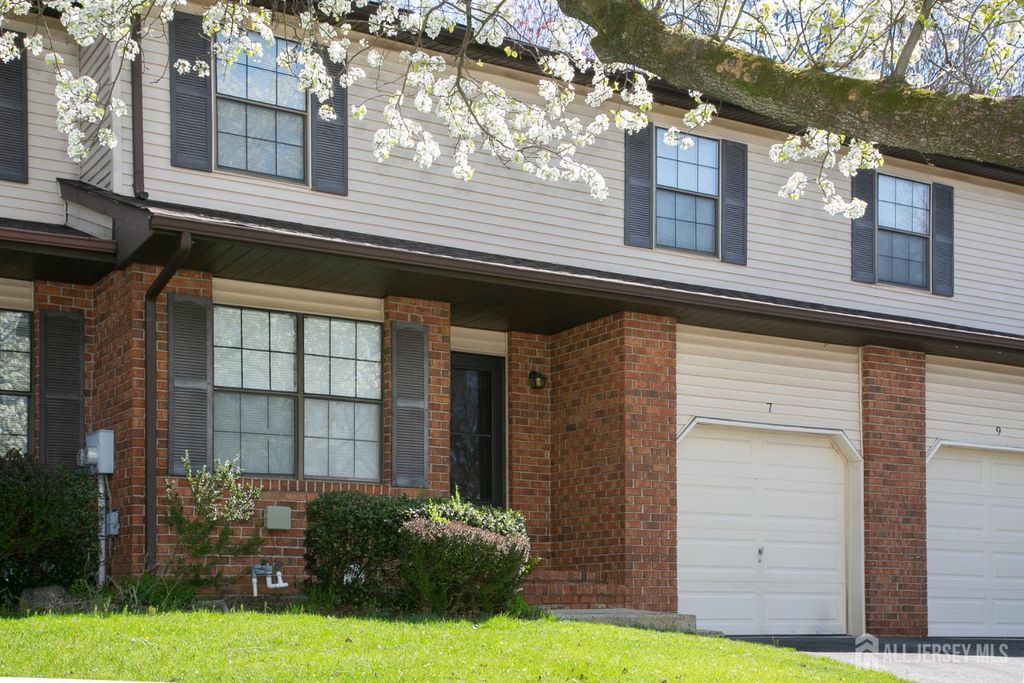7 Cactus Court, Edison, NJ 08820
