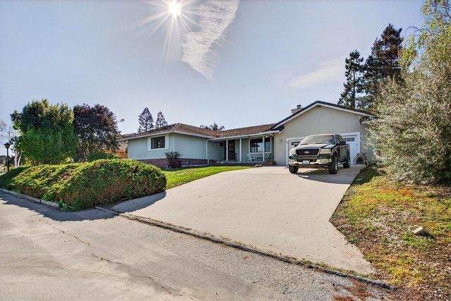 913 Ridgemark Drive, Hollister, CA 95023