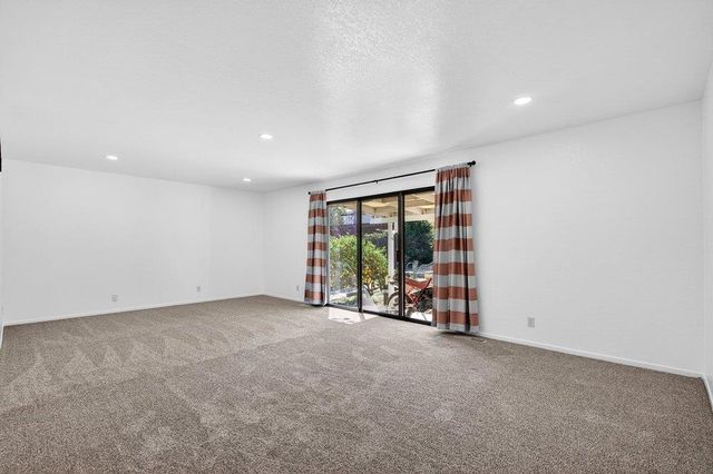 913 Ridgemark Drive, Hollister, CA 95023