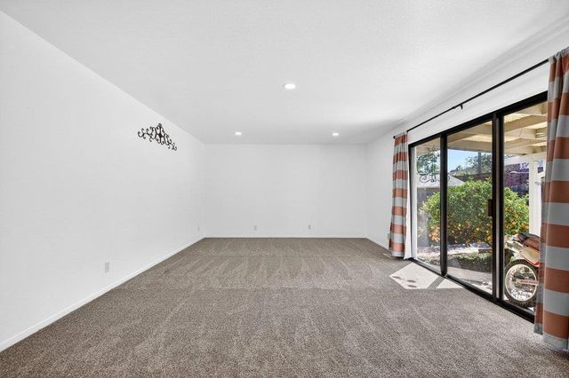 913 Ridgemark Drive, Hollister, CA 95023