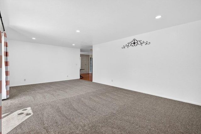 913 Ridgemark Drive, Hollister, CA 95023