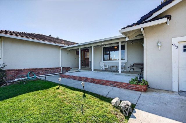 913 Ridgemark Drive, Hollister, CA 95023