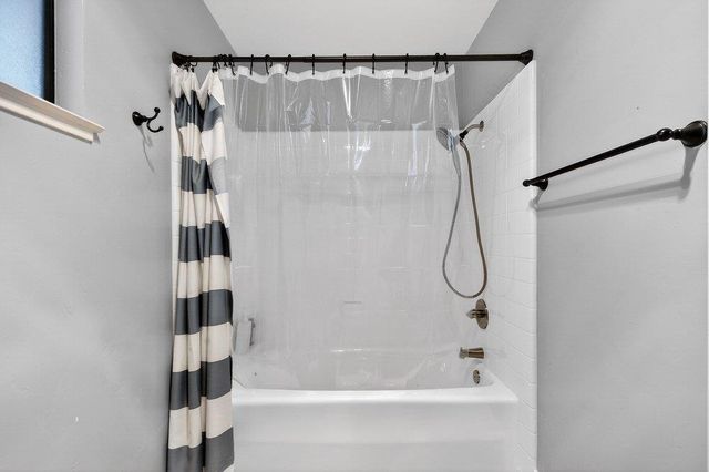 913 Ridgemark Drive, Hollister, CA 95023