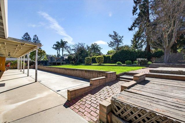 913 Ridgemark Drive, Hollister, CA 95023