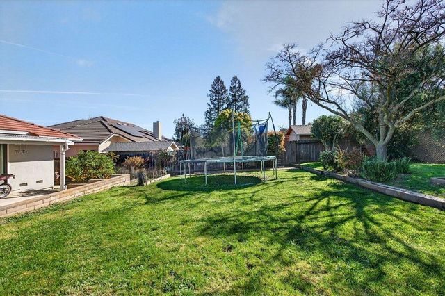 913 Ridgemark Drive, Hollister, CA 95023