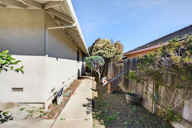 913 Ridgemark Drive, Hollister, CA 95023