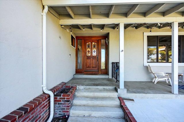 913 Ridgemark Drive, Hollister, CA 95023