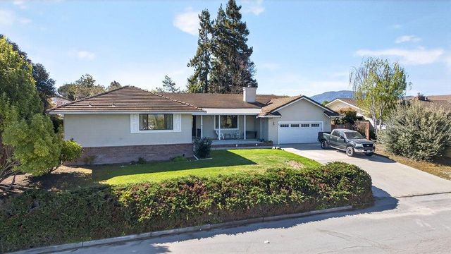 913 Ridgemark Drive, Hollister, CA 95023