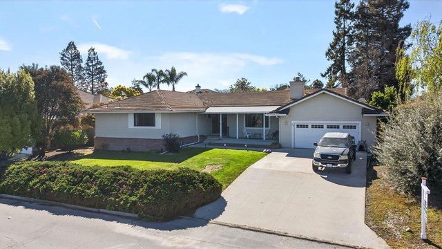 913 Ridgemark Drive, Hollister, CA 95023