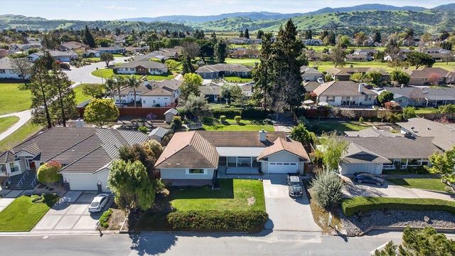 913 Ridgemark Drive, Hollister, CA 95023