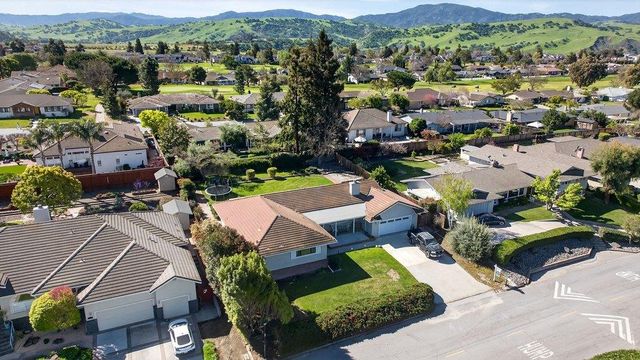 913 Ridgemark Drive, Hollister, CA 95023