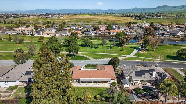 913 Ridgemark Drive, Hollister, CA 95023