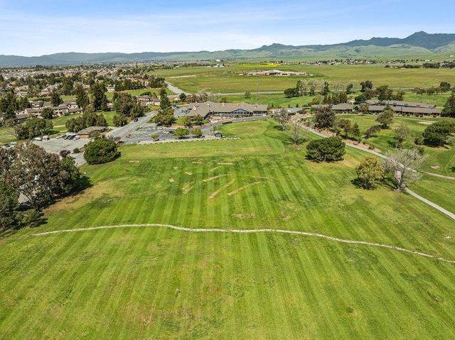 913 Ridgemark Drive, Hollister, CA 95023