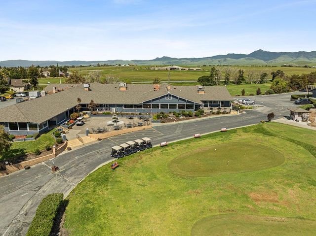 913 Ridgemark Drive, Hollister, CA 95023