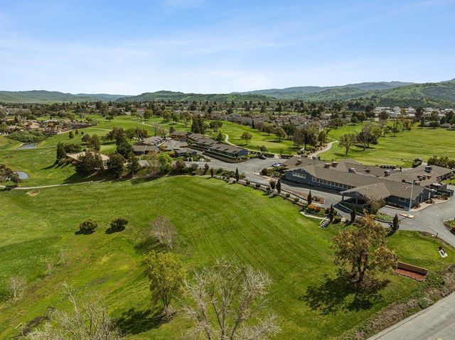 913 Ridgemark Drive, Hollister, CA 95023