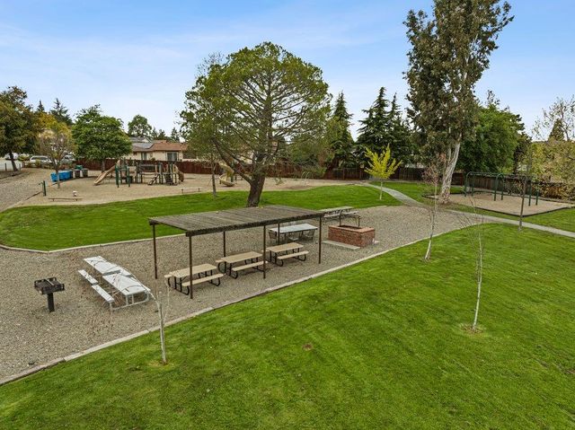 913 Ridgemark Drive, Hollister, CA 95023