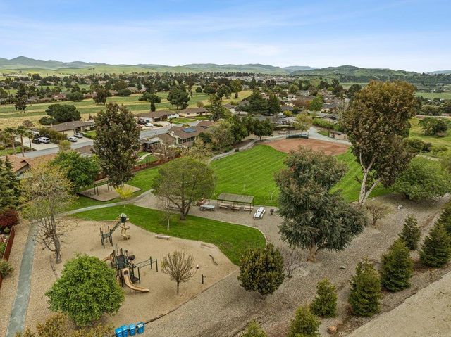 913 Ridgemark Drive, Hollister, CA 95023