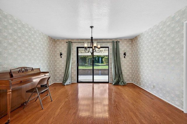 913 Ridgemark Drive, Hollister, CA 95023